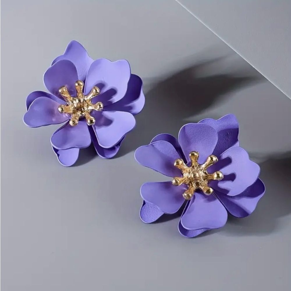 💜 Betsey Johnson Violet flower earrings 💜